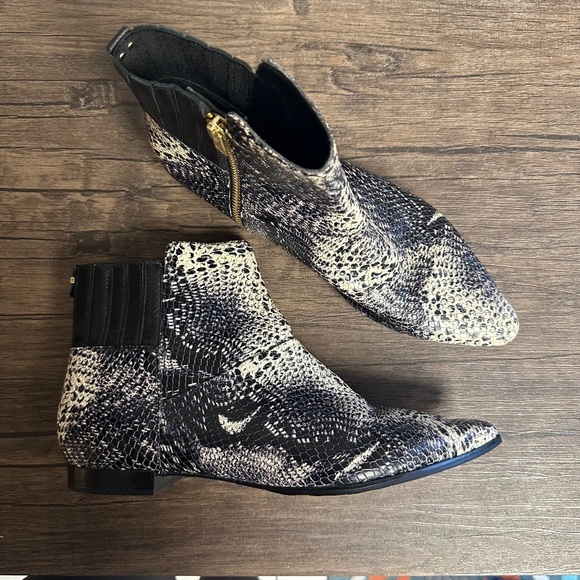 **CALVIN KLEIN* Snake Skin Pointed Toe Heels Size 9.5 - Picture 1 of 8